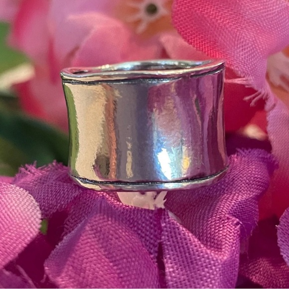 Silpada Jewelry - Retired Silpada hammered cuff ring